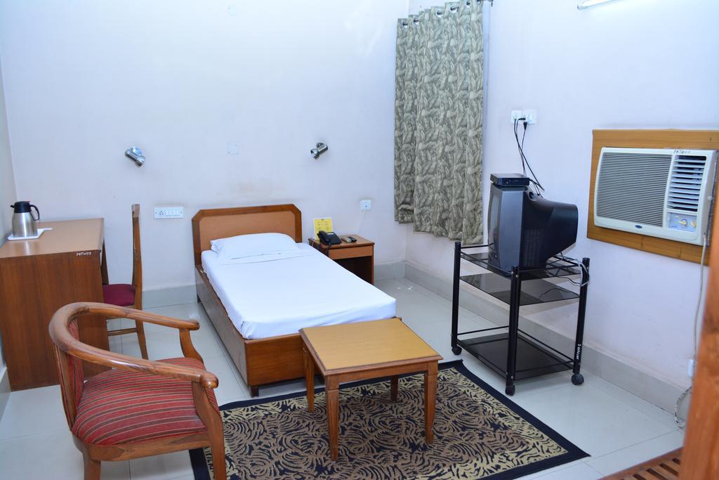 Blue Triangle Family Hostel New Delhi Bagian luar foto